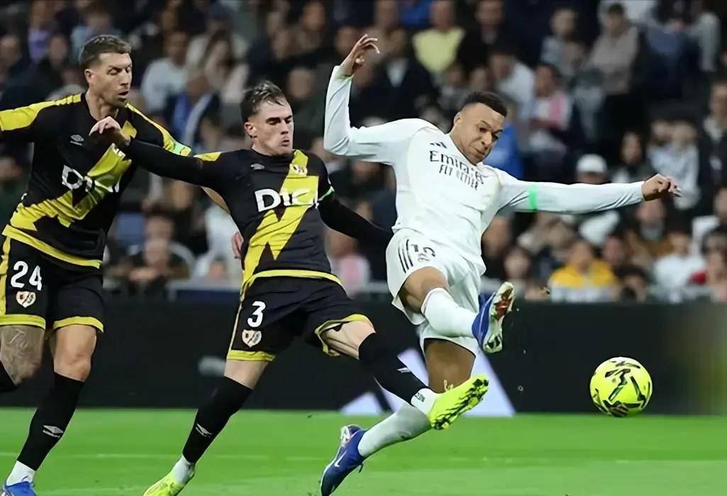 宝威体育APP-关于皇马后防漏洞频现，主场遭受惨败的信息